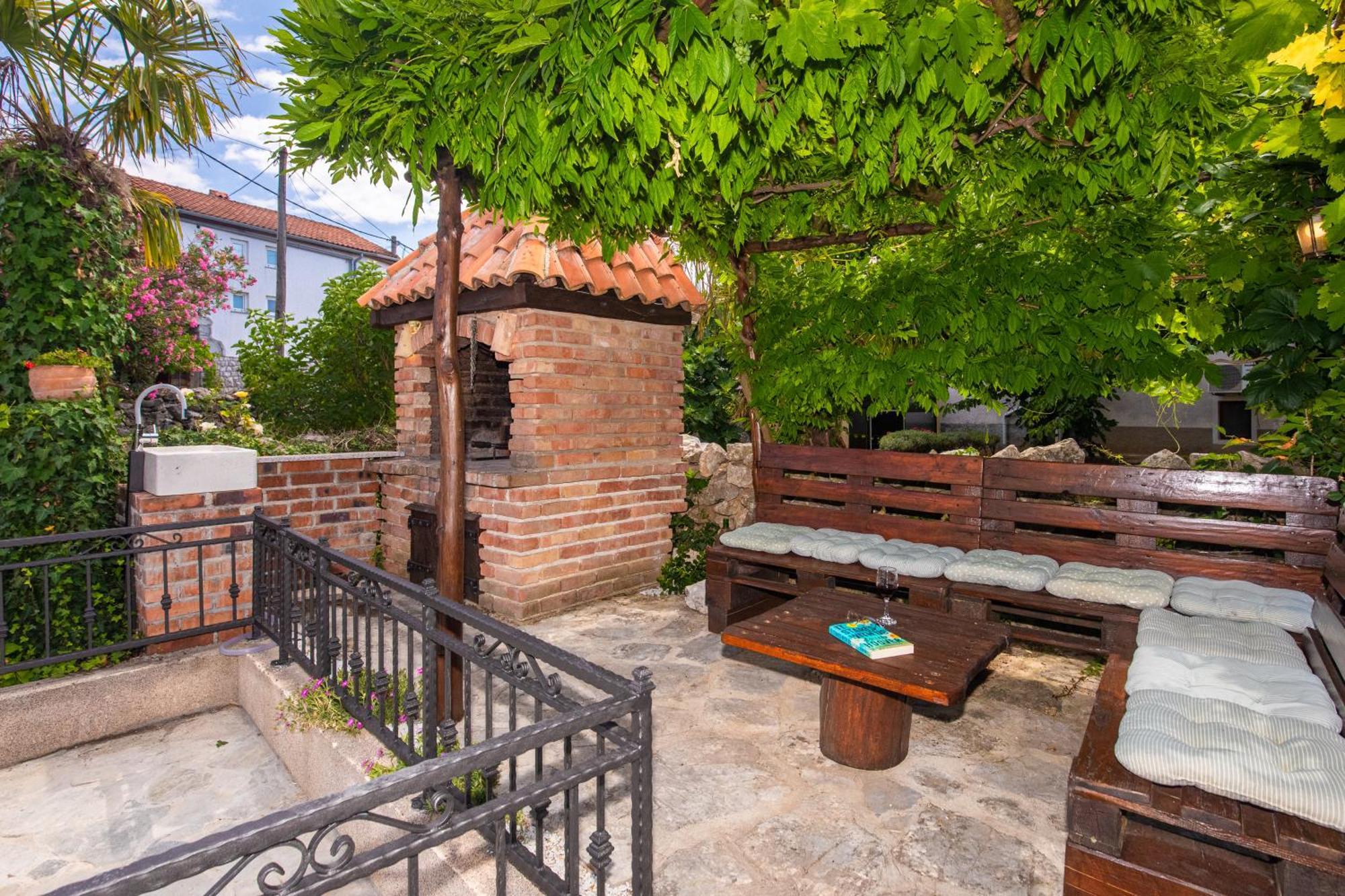 Holiday House Anabella Krk Town Exterior foto